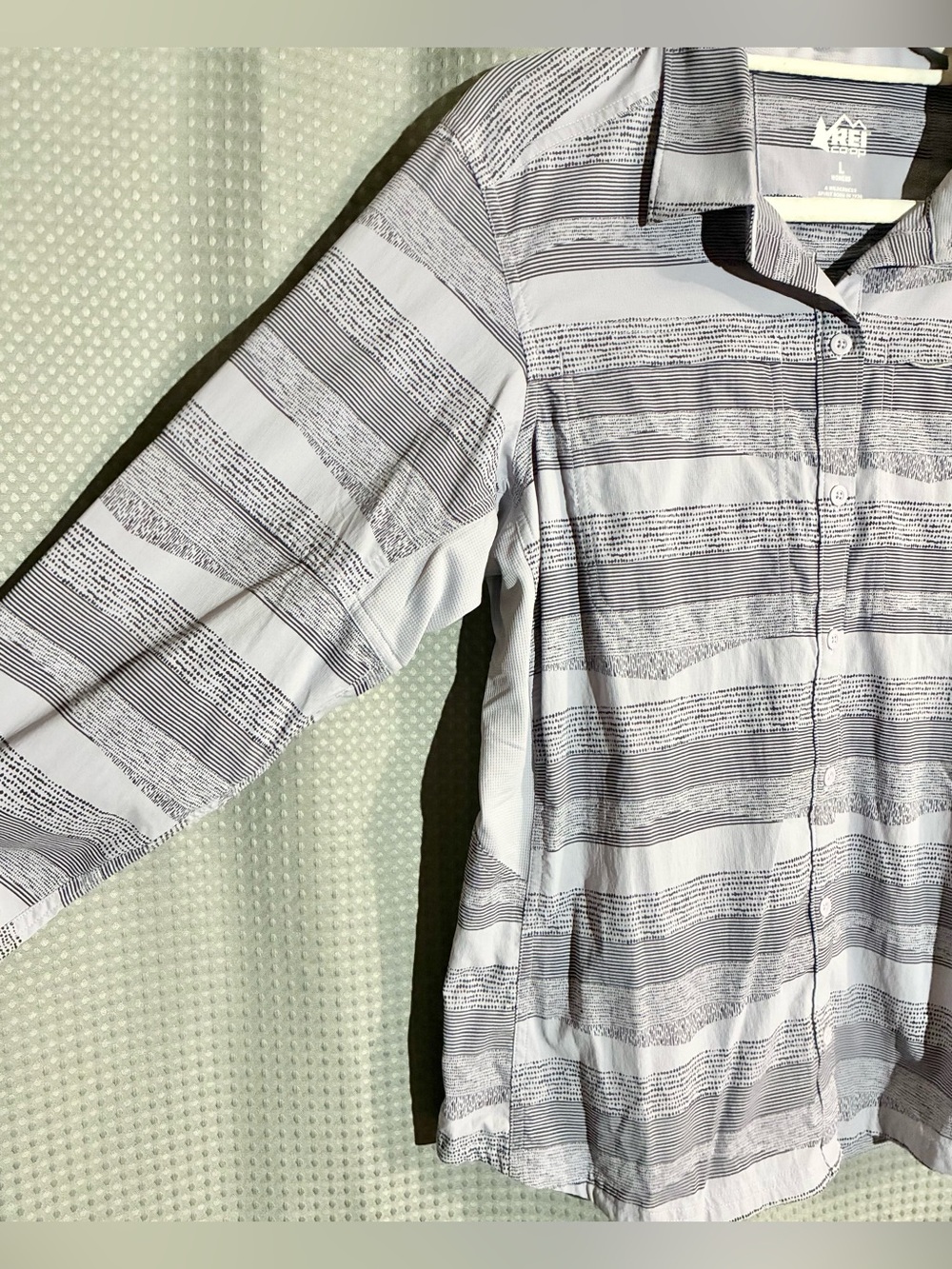 REI Co-op Athletic Wear Button Up Shirt Sz L Purple Snap Pockets Back Vent Outdo - Picture 14 of 15